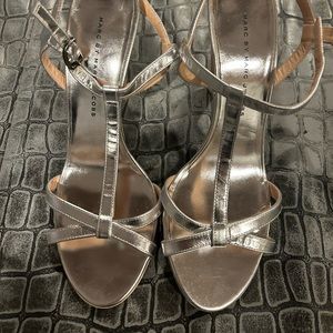 Brand new heels , size 39 . Elegant and classy